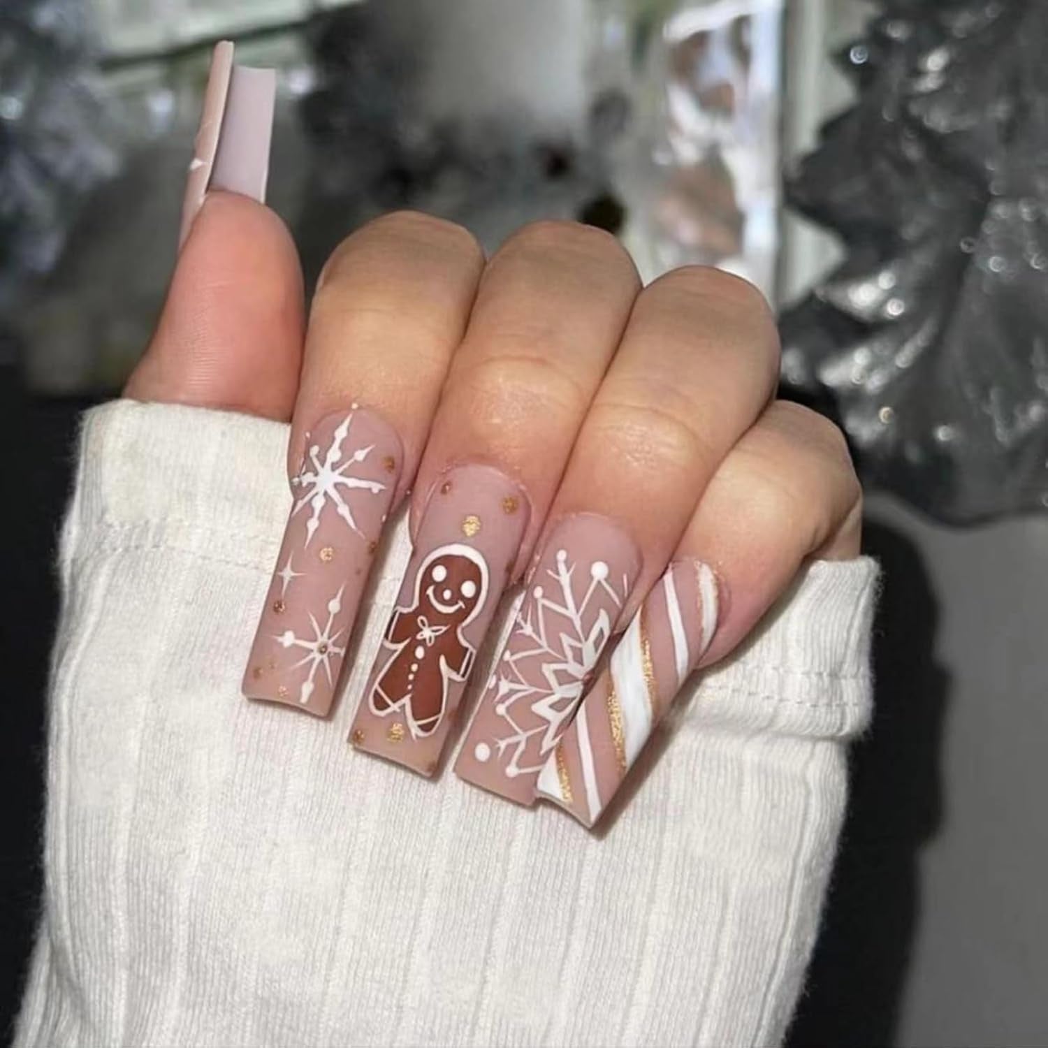 Festive Gingerbread Man Press-On Nails - 24Pcs Long Square Acrylic Set with Snowflake & Stripe Designs for a Merry Christmas!