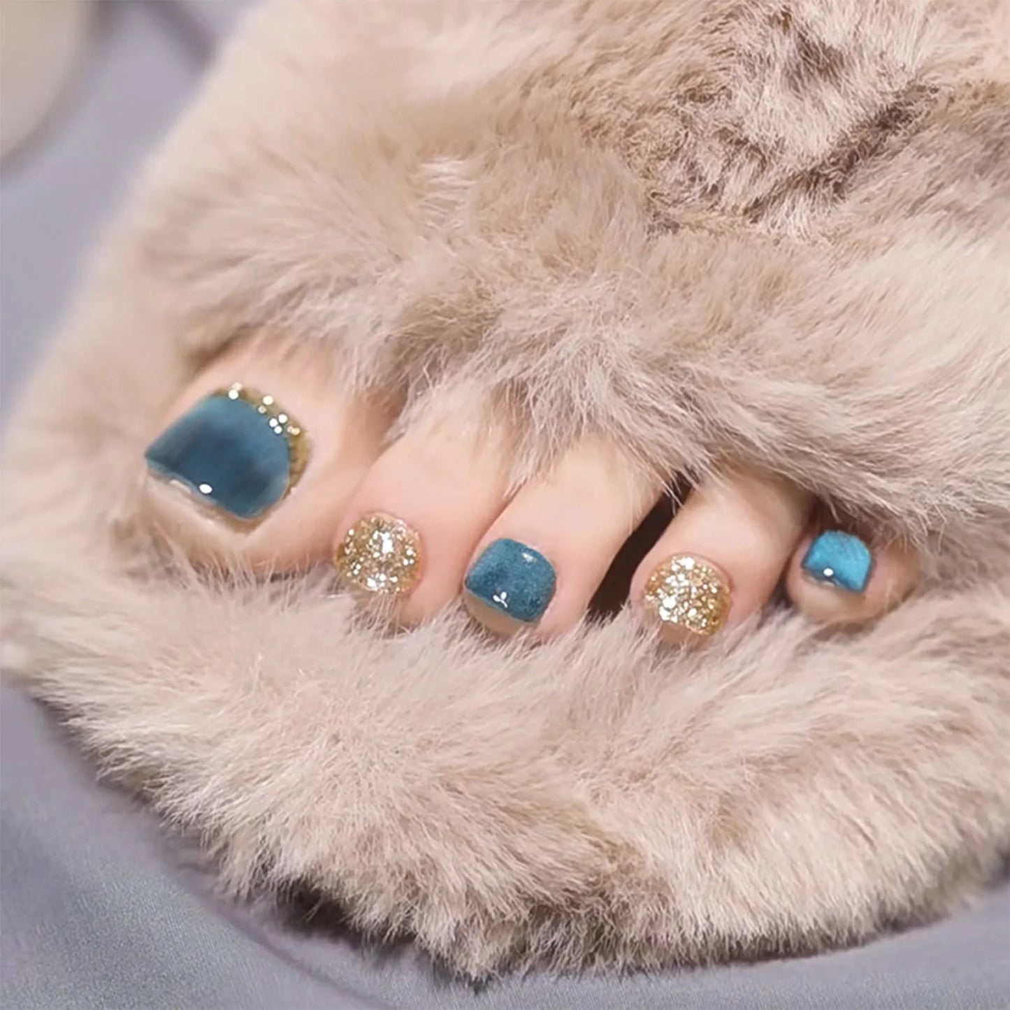 Glamorous Glitter Cat Eyes Press-On Toenails with Rhinestone Design - Perfect for Summer!