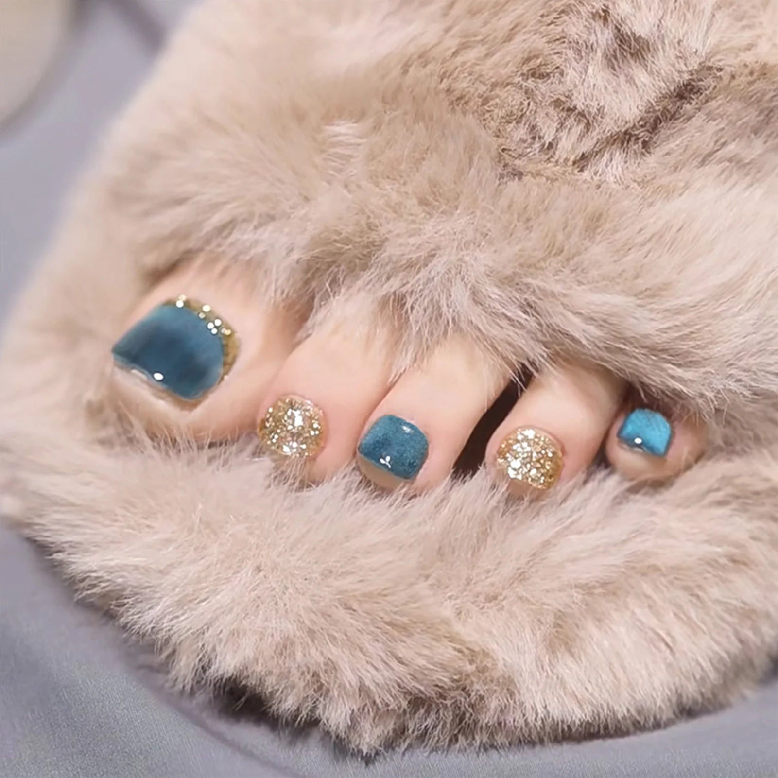 Glamorous Glitter Cat Eyes Press-On Toenails with Rhinestone Design - Perfect for Summer!
