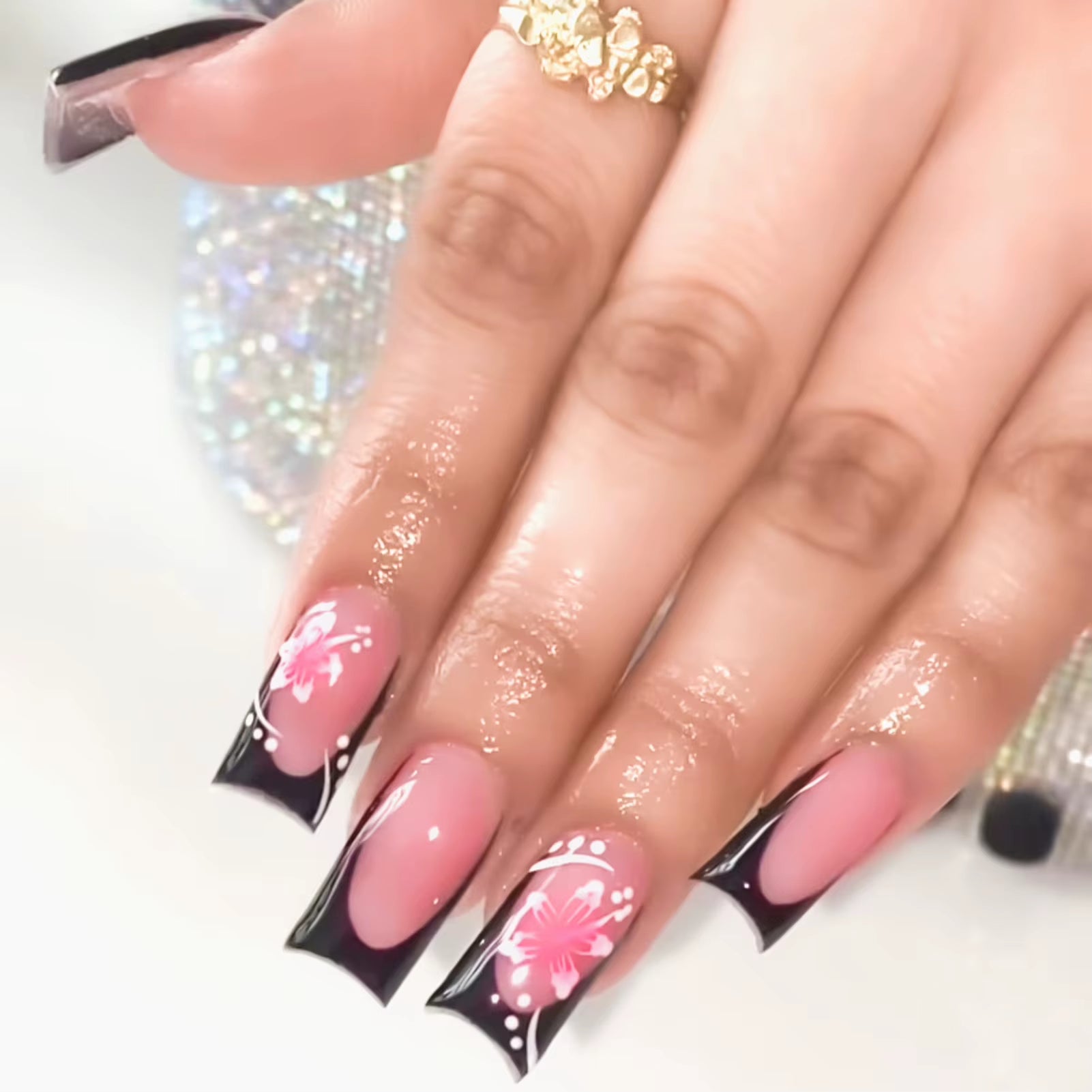 24Pcs Elegant Fairy White Flower Press-On Nails with Pink French Tips - Short Square Design for Effortless DIY Manicure