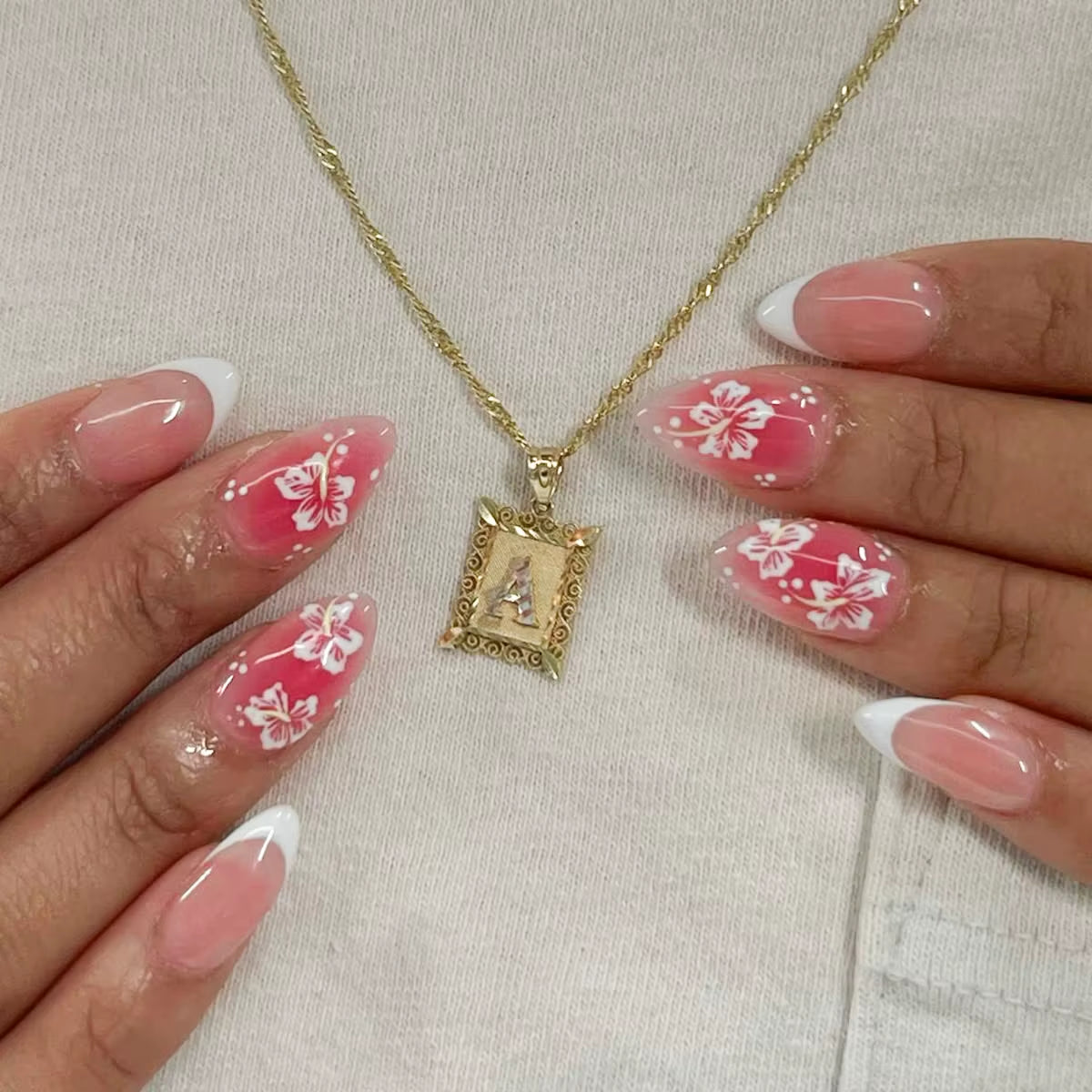 24Pcs Elegant Fairy White Flower Press-On Nails with Pink French Tips - Short Square Design for Effortless DIY Manicure