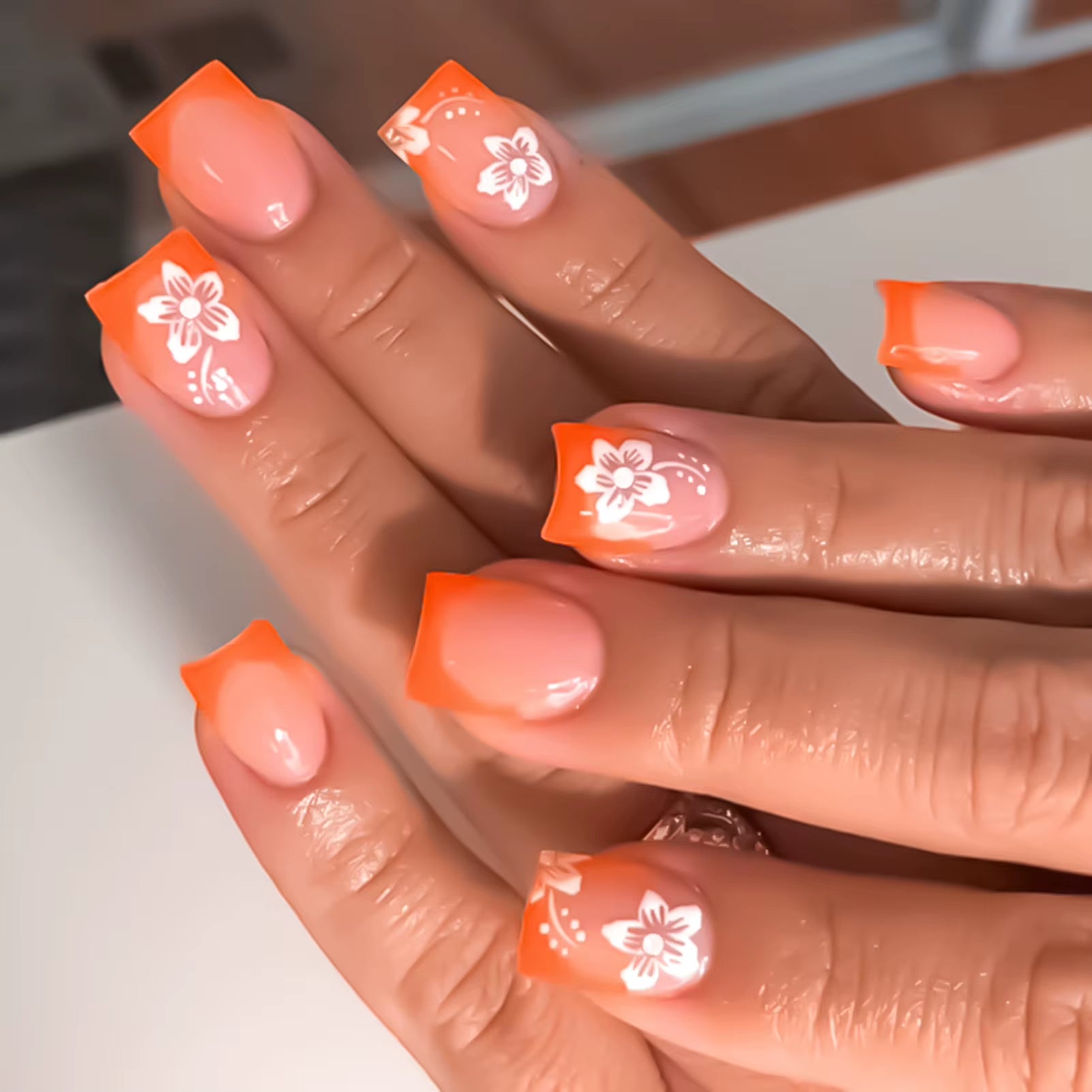 24Pcs Elegant Fairy White Flower Press-On Nails with Pink French Tips - Short Square Design for Effortless DIY Manicure