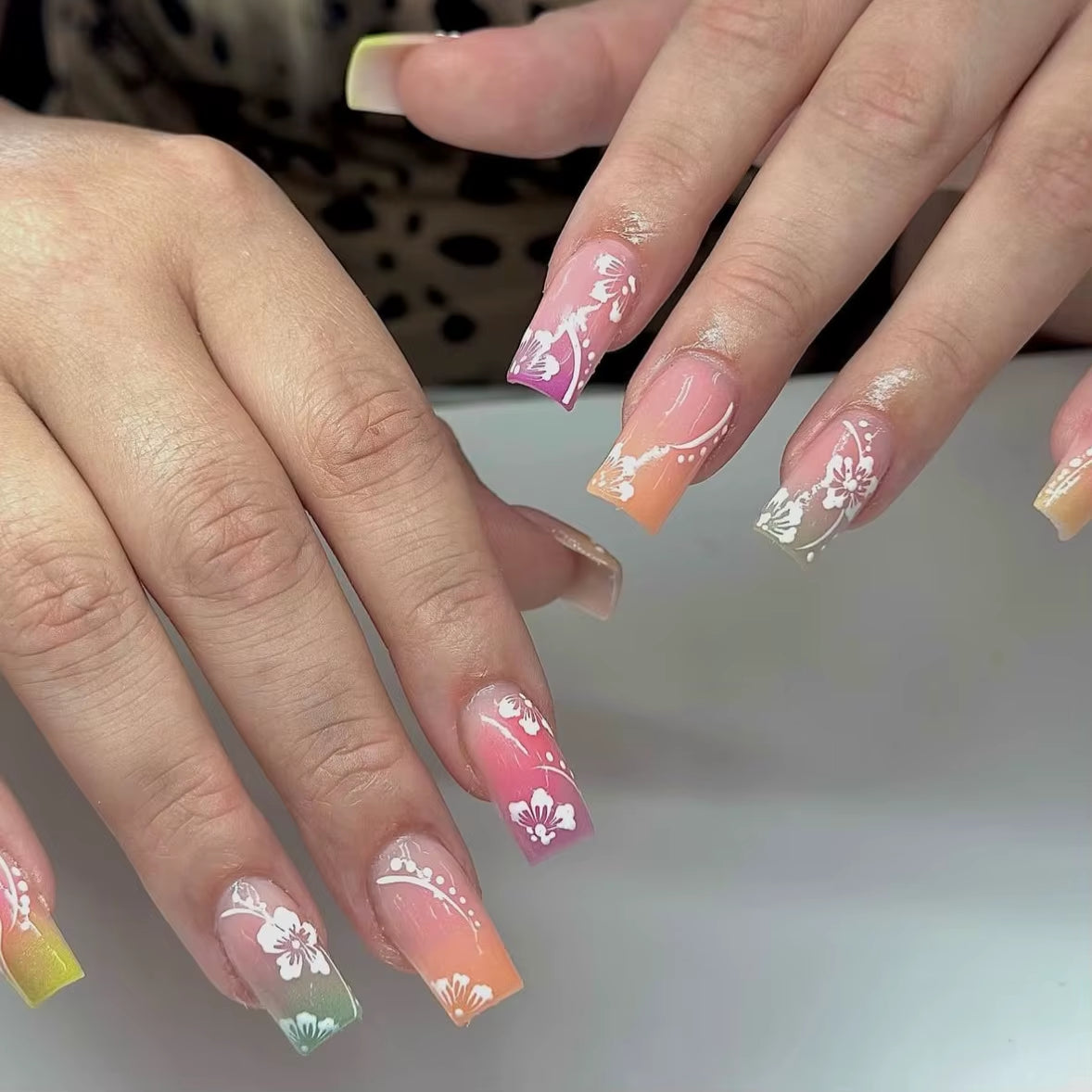 24Pcs Elegant Fairy White Flower Press-On Nails with Pink French Tips - Short Square Design for Effortless DIY Manicure