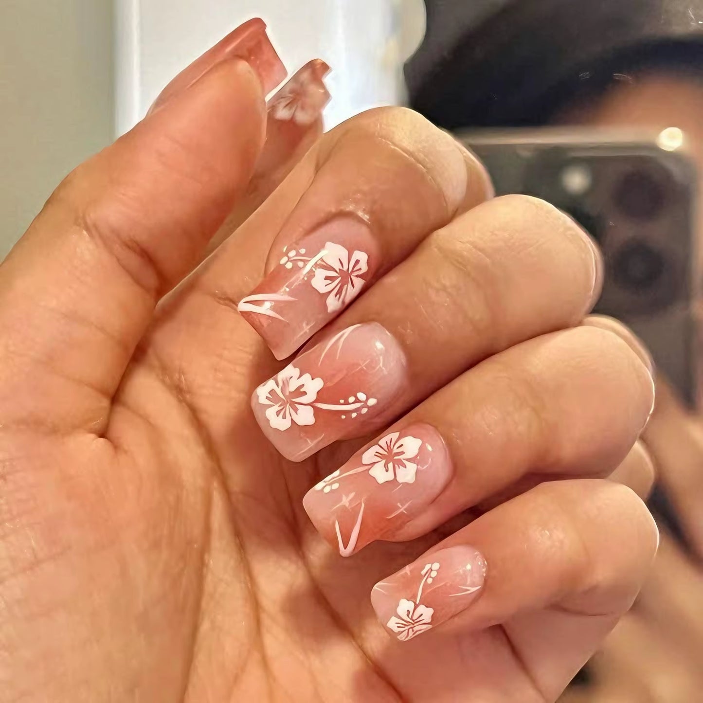24Pcs Elegant Fairy White Flower Press-On Nails with Pink French Tips - Short Square Design for Effortless DIY Manicure