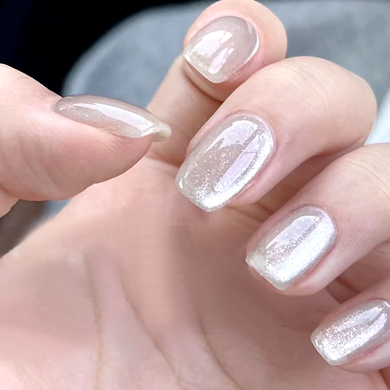 24Pcs Cat Eye Glitter Press-On Nails - Short Square Faux Ongles in Pink, Green, Purple, Yellow & Nude