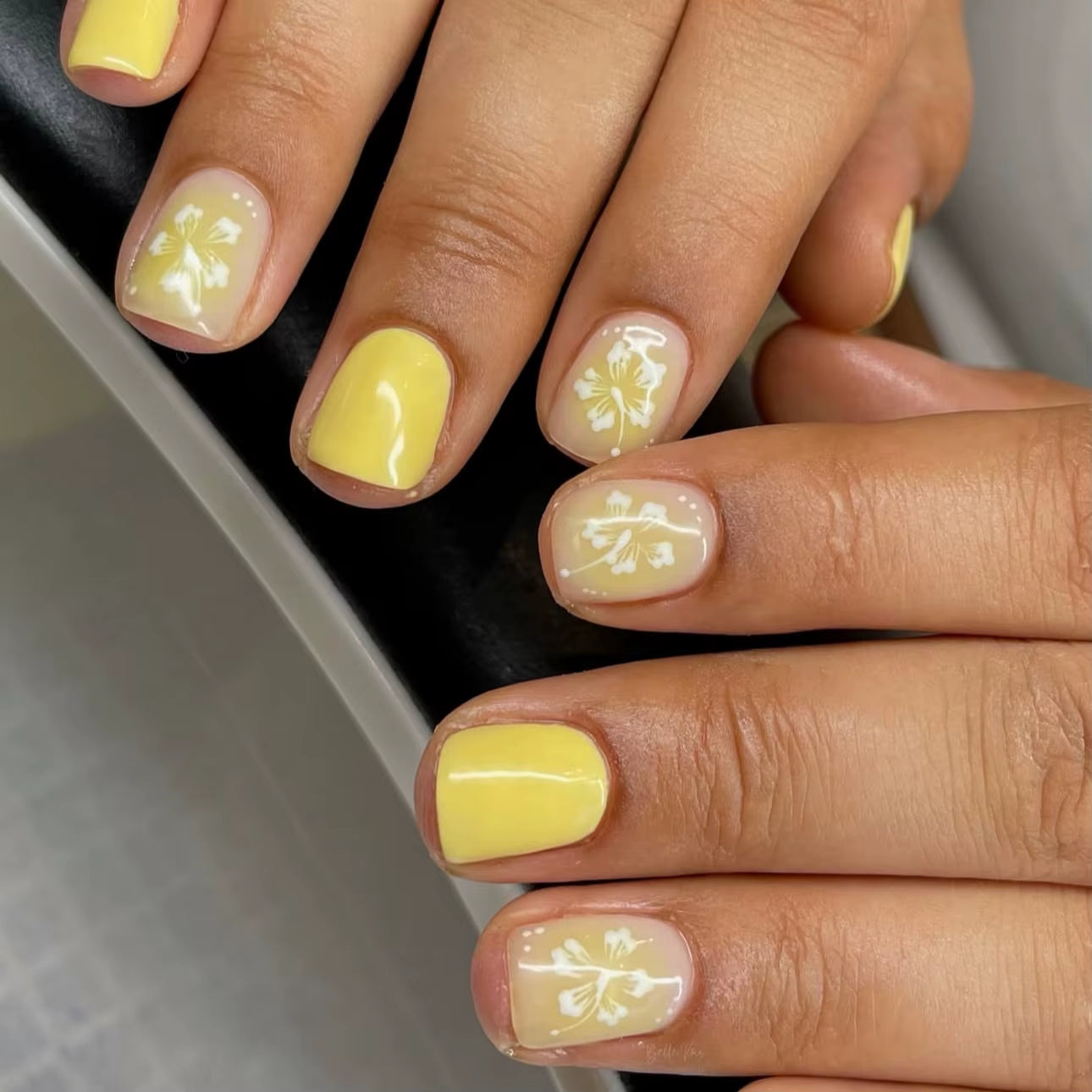 24Pcs Elegant Fairy White Flower Press-On Nails with Pink French Tips - Short Square Design for Effortless DIY Manicure