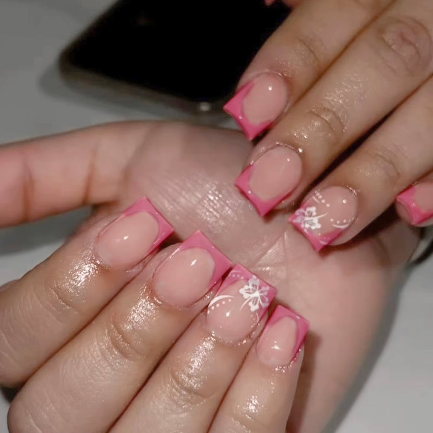 24Pcs Elegant Fairy White Flower Press-On Nails with Pink French Tips - Short Square Design for Effortless DIY Manicure