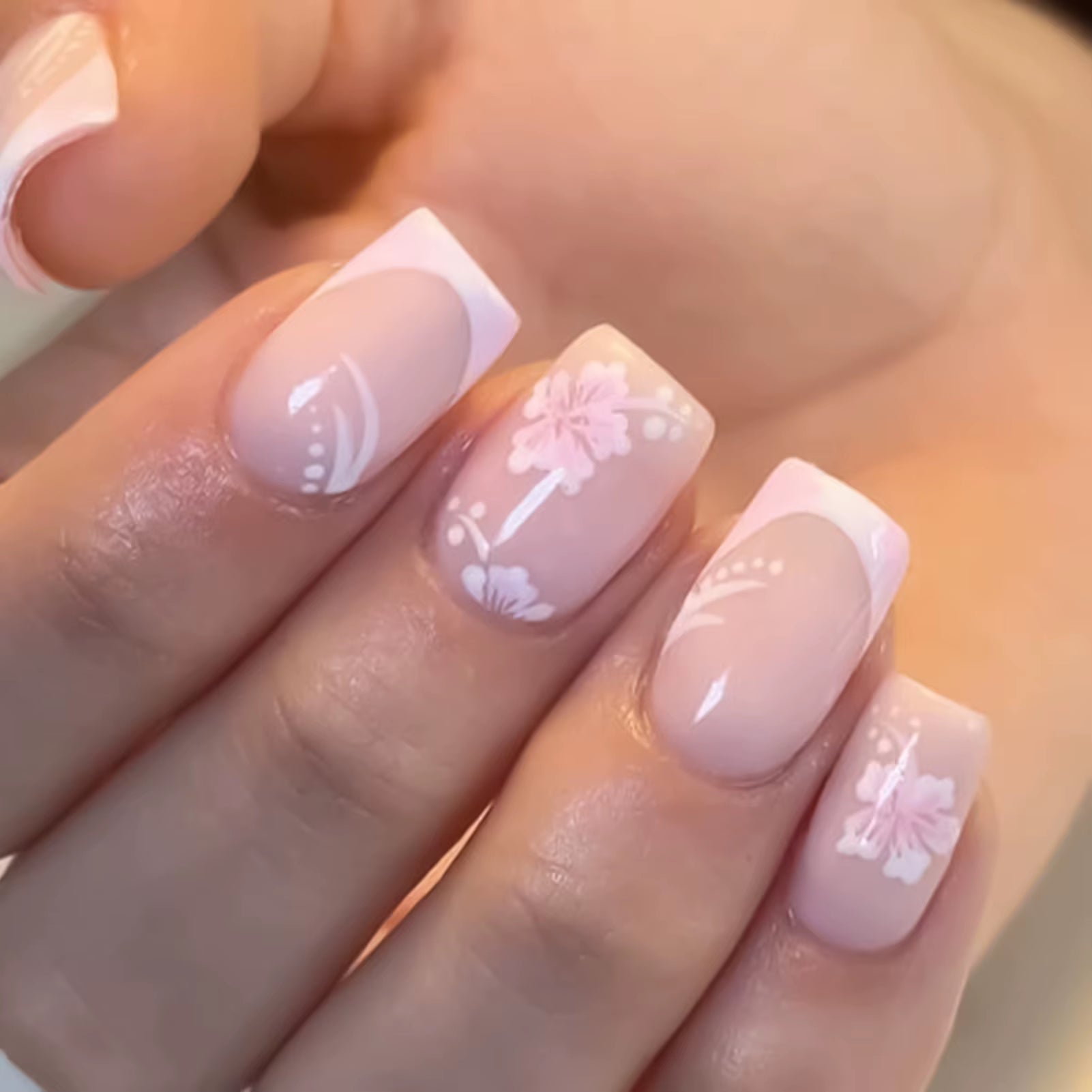 24Pcs Elegant Fairy White Flower Press-On Nails with Pink French Tips - Short Square Design for Effortless DIY Manicure