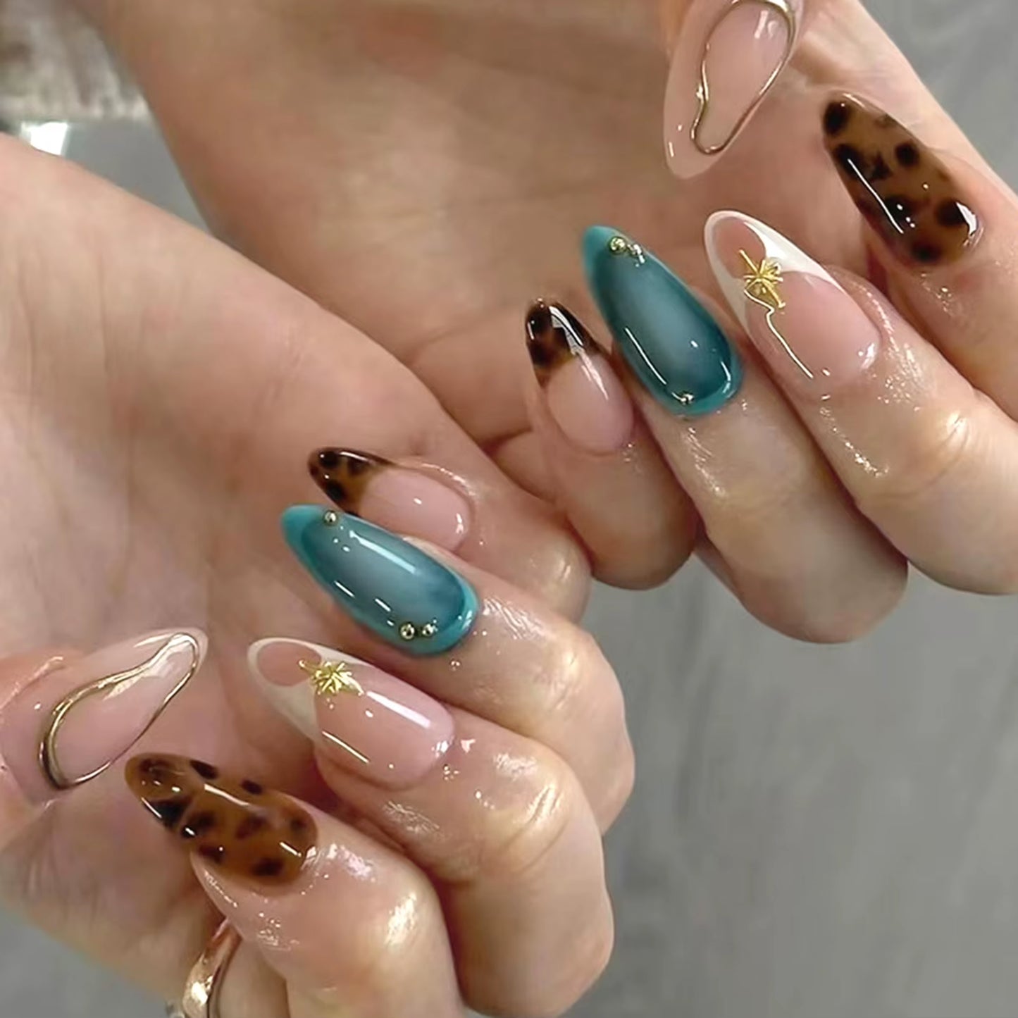 24Pcs Deep Red Baroque Starry Press-On Almond Nails - Stylish & Wearable Fake Nails for Women