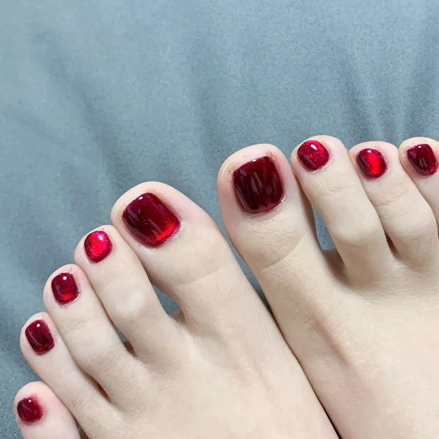 Glamorous Glitter Cat Eyes Press-On Toenails with Rhinestone Design - Perfect for Summer!