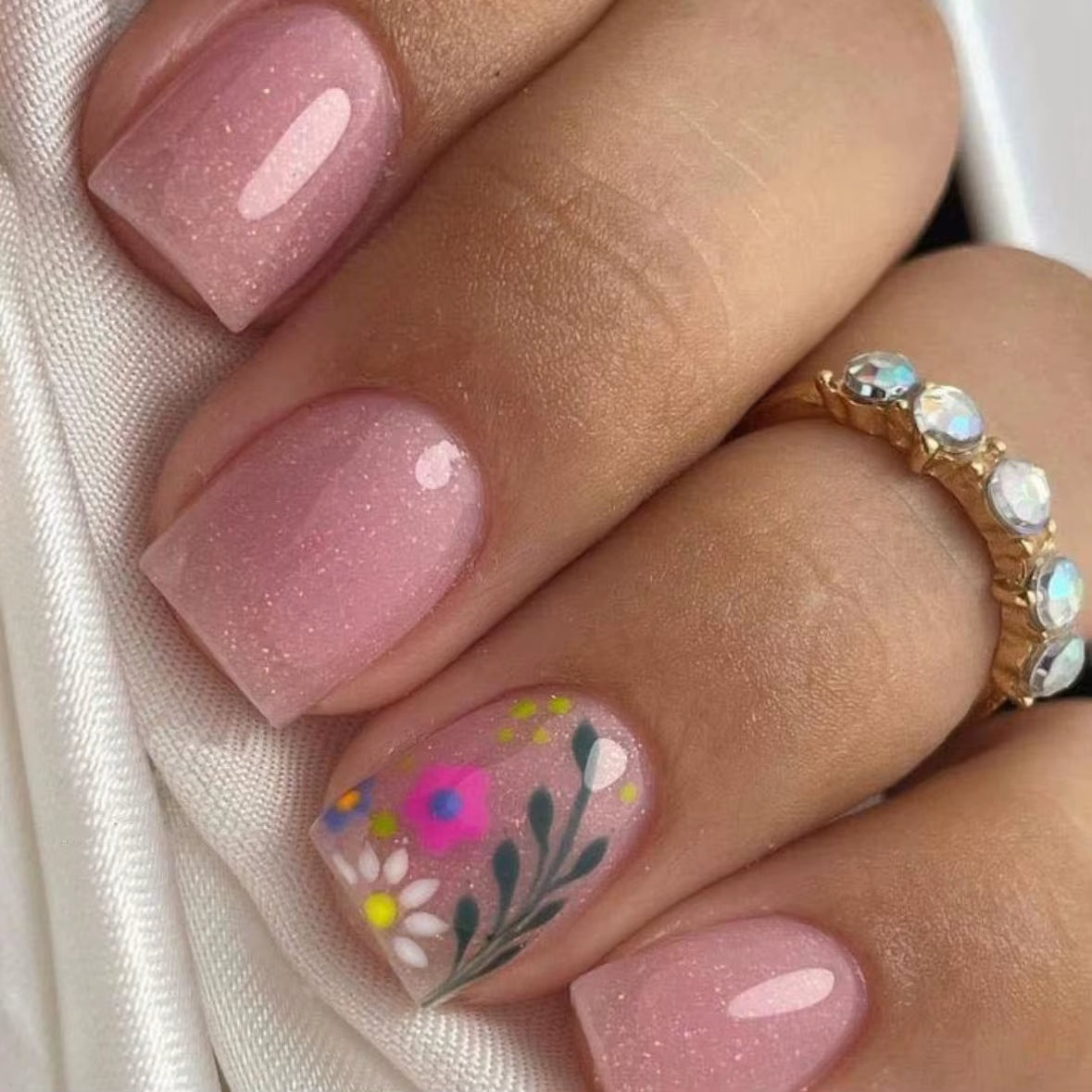 24Pcs Elegant Fairy White Flower Press-On Nails with Pink French Tips - Short Square Design for Effortless DIY Manicure